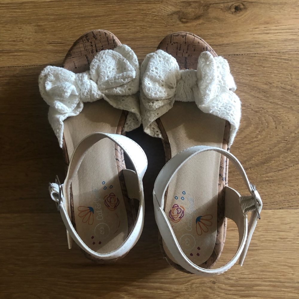 Girls white bow sandals